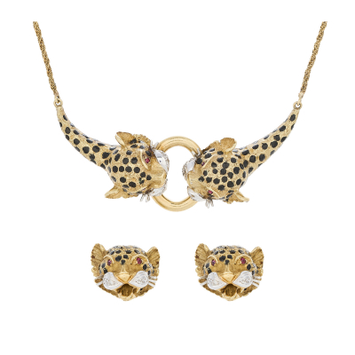 Conjunto de gargantilla y pendientes diseño cabezas de pantera en oro, diamantes talla 8/8, rubíes talla redonda y esmalte.
