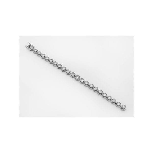 Pulsera chatón en oro blanco y diamantes talla brillante con un peso total de 4 cts. aprox.