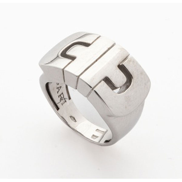 Sortija en oro blanco de la firma Bulgari.