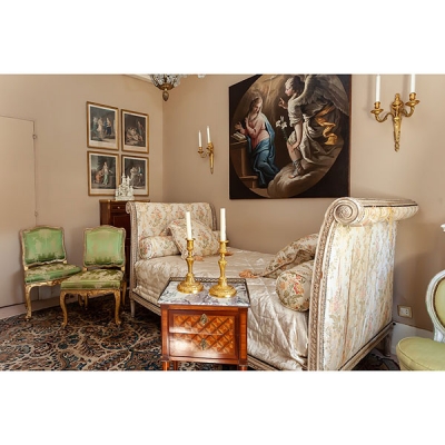 Cama francesa estilo Luis XVI