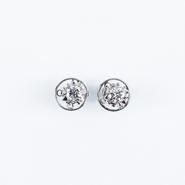 Pendientes solitarios en oro blanco con excelentes diamantes, talla brillante