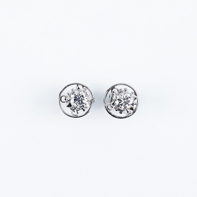 Pendientes solitarios en oro blanco con excelentes diamantes, talla brillante