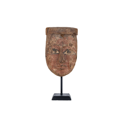 M&aacute;scara funeraria egipcia en madera de sicomoro con restos de policrom&iacute;a, Baja &Eacute;poca, 722-332 a.C.
