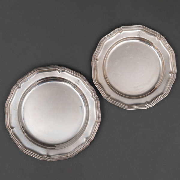 Conjunto de dos fuentes en plata española punzonada. Siglo XX. Ley, 925