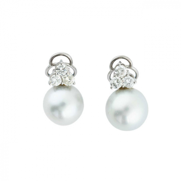 Pendientes de alta joyería en sólida montura de oro blanco con una bella perla australiana 