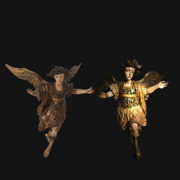 Manuel de Chili "Caspicara" (Quito, 1723 - 1796) Pareja de ángeles.   Madera tallada, policromada, dorada y estofada. 