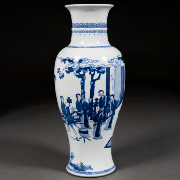 Jarrón en porcelana china azul y blanca dinastía Qing (1644-1912)
