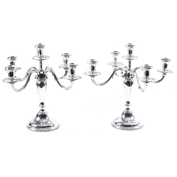 Pareja de candelabros de plata 