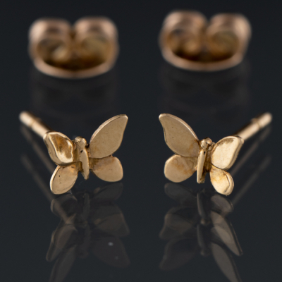 Pareja de pendientes en forma de mariposa en oro amarillo de 18 kt.