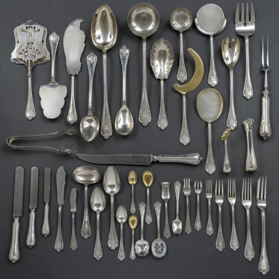 Importante cuberteria compuesta por 216 piezas en plata española y punzonada del siglo XX.