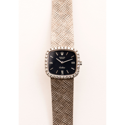 ROLEX «Cellini» de pulsera para señora en oro blanco mate y brillo y bisel de diamantes talla brillante. Nº 1894823.