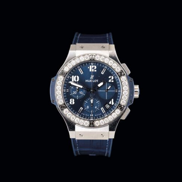Reloj de pulsera para caballero HUBLOT, modelo Big Bang, realizado en titanio. Bisel adornado por brillantes. 