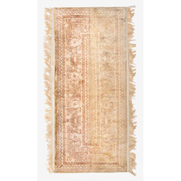 Alfombra de seda con decoración de jarrones, animales, flores y greca alrededor.   Época: S. XX 