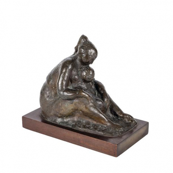 Cristino Mallo. &quot;Maternidad&quot;. Escultura realizada en bronce patinado. Firmada y numedada (1/1) en la parte inferior.