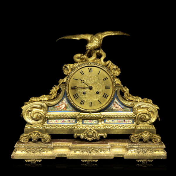 Reloj de sobremesa de bronce y porcelana, Francia, S. XIX.