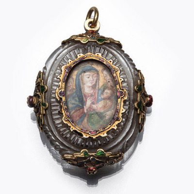 Dije-relicario antiguo, de estilo barroco, probablemente, s. XVI, realizado en oro y cristal de roca. Con miniaturas de estilo renacentista de Virgen con Niño y San Juan Bautista.