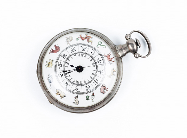 Curioso reloj lepine inglés para el mercado oriental, en caja de plata de dos tapas (contrastes de Londres, 1845).