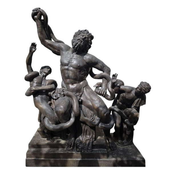 Escultura monumental de bronce de "Laocoonte", Italia, década de 1950, 215 cm.