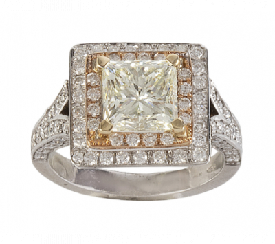 Sortija con diamante central talla princesa de 2,37 ct. rodeada de doble orla cuadrada de brillantes. 