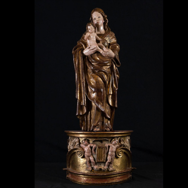 Espectacular Gran Virgen con Niño en brazos en madera de talla, escuela Romanista del siglo XVI.  