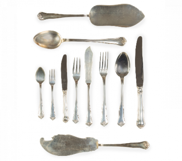 Cuberter&iacute;a de plata de estilo regencia franc&eacute;s, ley 925. S. XX.