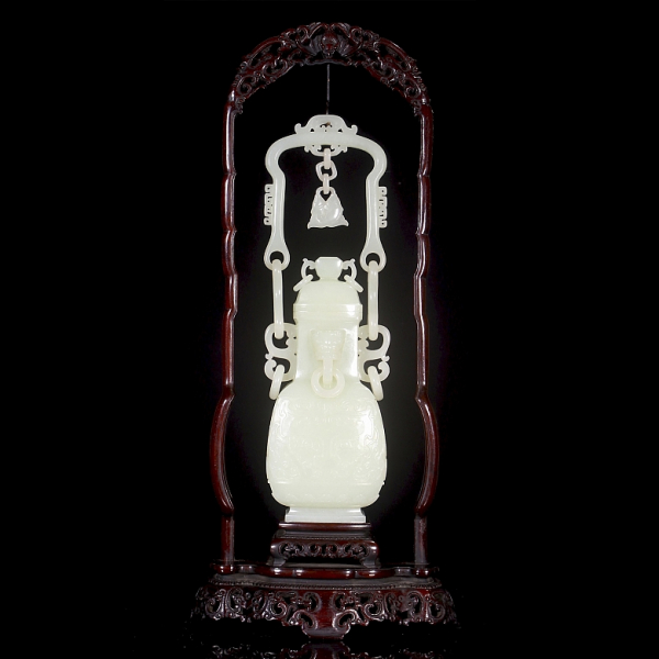 Jarr&oacute;n colgante de jade blanco de Hetian, dinast&iacute;a Qing.