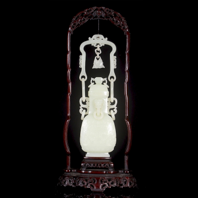 Jarr&oacute;n colgante de jade blanco de Hetian, dinast&iacute;a Qing.