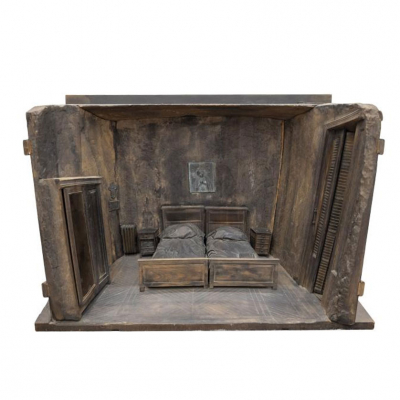 Julio Lopez Hernandez.   &quot;Dormitorio - Almagro 28 (1972)&quot;. Escultura de madera tallada y bronce. Firmada 