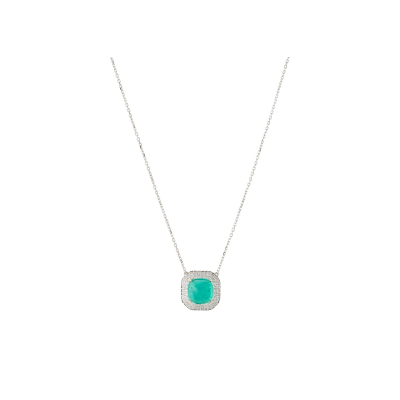 Gargantilla en oro blanco con esmeralda colombiana Sugarloaf orlada por pavé de diamantes talla brillante.
