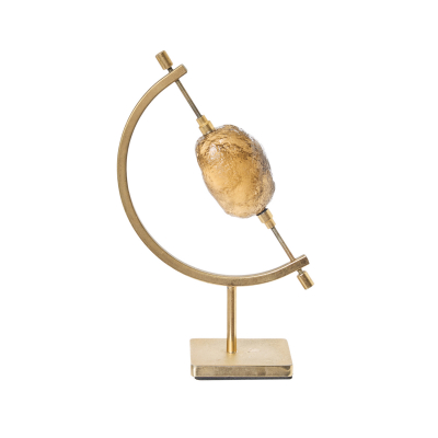 Fragmento de tectita con soporte en metal dorado.