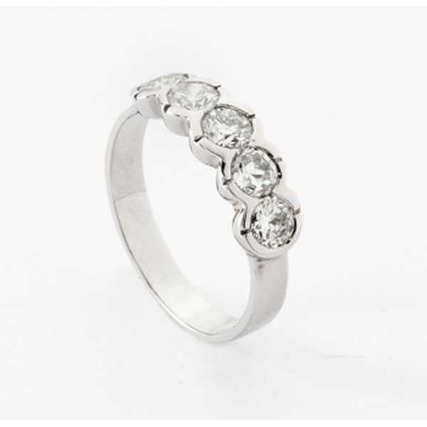 Cinquillo en oro blanco con diamantes talla brillante con un peso total de 1,5 cts. aprox.