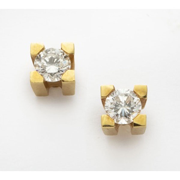 Pendientes solitarios en oro amarillo con diamantes talla brillante