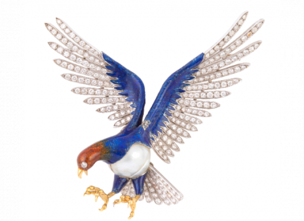 Broche años 60 de águila realizada con esmalte bicolor.   En montura de oro blanco de 18K 