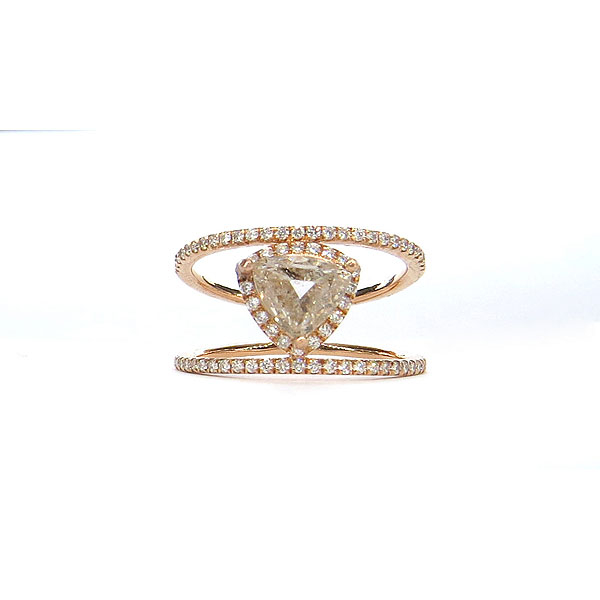 Sortija en oro rosa de 18k con diamante central talla trillón de 1ct en color fancy marrón cristalino rosado 