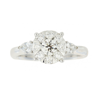 Sortija rosetón en oro blanco con diamantes tallas brillante y perilla engastados en garras.