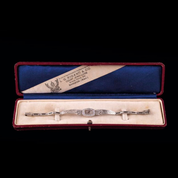 Reloj-joya para señora realizado en platino con diamantes y armyx de plata.  