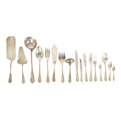 Cuberter&iacute;a en plata punzonada Cruz de Malta, ley Sterling 925, modelo Luis XV de 116 piezas.