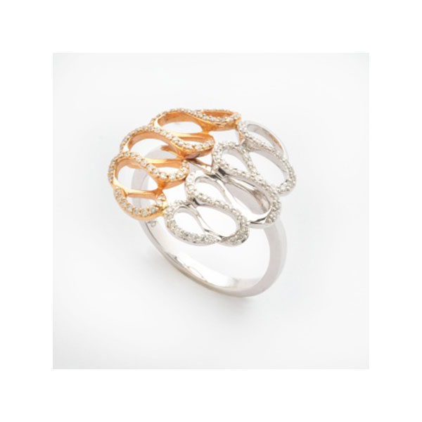 Sortija en oro blanco y oro rosa con diamantes talla brillante  con un peso total de 0,35 cts. aprox.