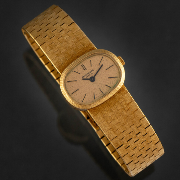 Patek Philippe Ellipse referencia 3373 , Reloj de dama en oro amarilo de 18 kt.