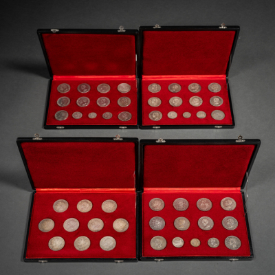 Conjunto de 49 monedas en plata del siglo XIX