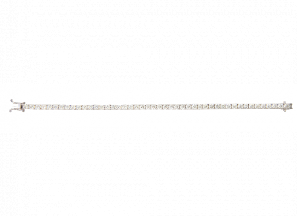 Pulsera rivière de 45 brillantes, engastados en garras articuladas.   En montura de oro blanco.