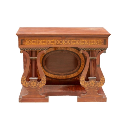 Consola fernandina de caoba con marquetería de frutal. Faltas 