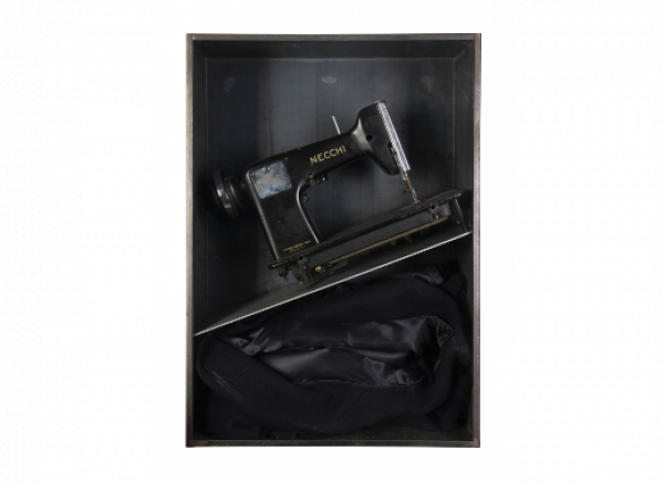 JANNIS KOUNELLIS (El Pireo, Grecia, 1936 - Roma, Italia, 2017)  Sin título (máquina de coser), 2004. 