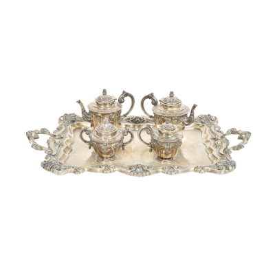 Juego de café en plata portuguesa punzonada con decoraciones repujadas s.XX.
