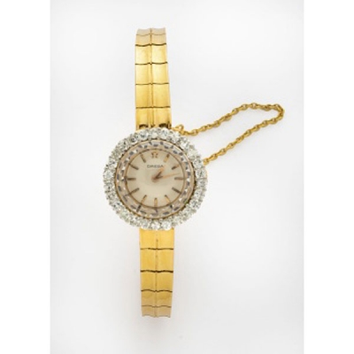 Reloj de señora marca Omega con caja y pulsera en oro amarillo y orla de diamantes