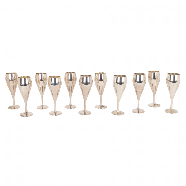 Juego de once copas de champagne en plata española punzonada, s.XX 