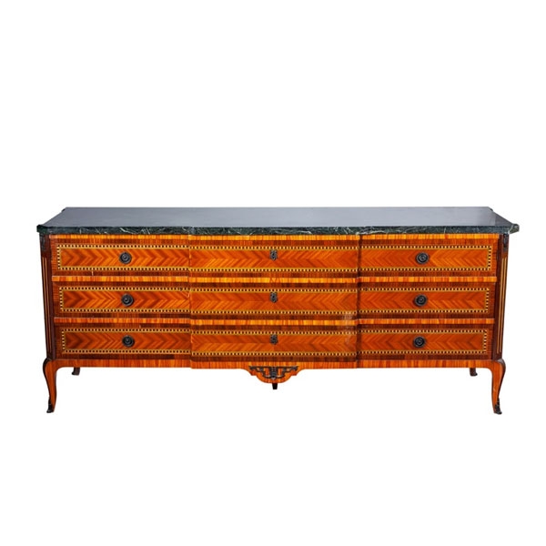 Aparador con decoraci&oacute;n de marqueter&iacute;a y tapa de m&aacute;rmol de la casa Herr&aacute;iz