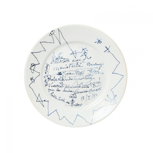 Joan Miró i Ferrà (Barcelona, 1893-Palma de Mallorca, 1983) Plat. Plato conmemorativo en cerámica esmaltada de la boda de Rafael Santos Torroella con María Teresa Bermejo Hernández