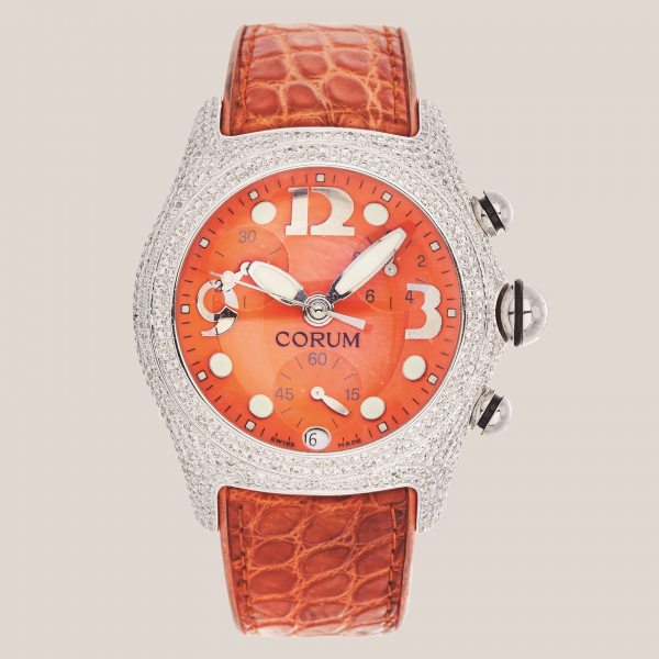 CORUM «Boutique». Reloj de pulsera para caballero. En acero y correa de piel. Caja cuajada de diamantes talla brillante. Esfera naranja 