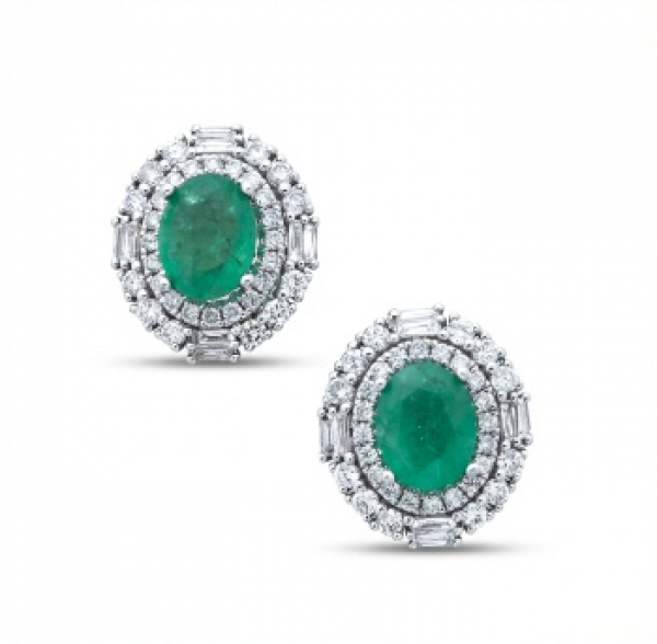 Pendientes en oro blanco con esmeralda central y 2 orlas de diamantes 